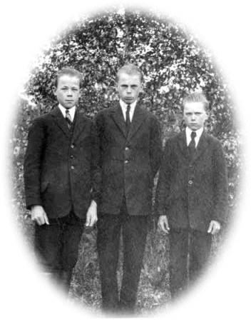 Nuoret miehet Otto, Einari ja Erkki